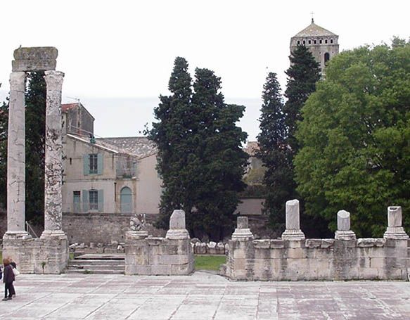 File:Arles Roman theater pillar ruins.jpg