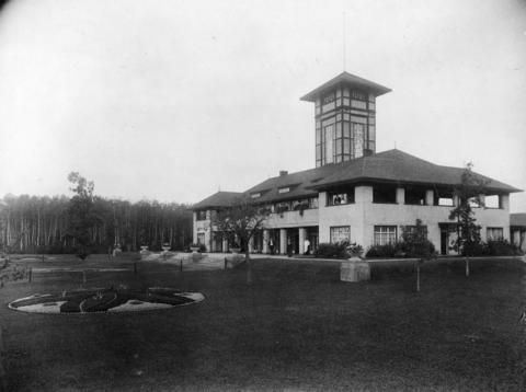 File:Assiniboine Park c.1920.jpg