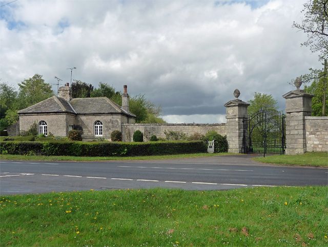 File:Lodge and gates near Firbeck (geograph 4837347).jpg