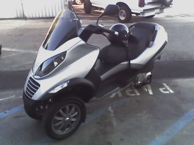 File:Piaggio mp3.jpg