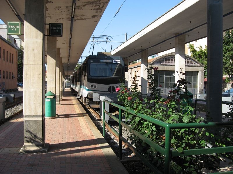 File:Stazione di Viterbo (interno).jpeg