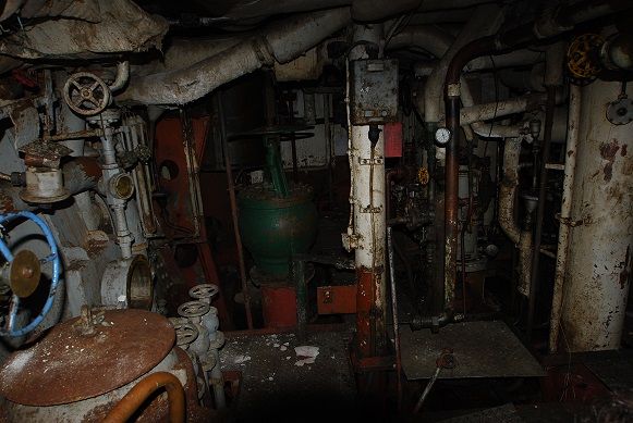 File:Uss Little Rock lower engine room.jpg