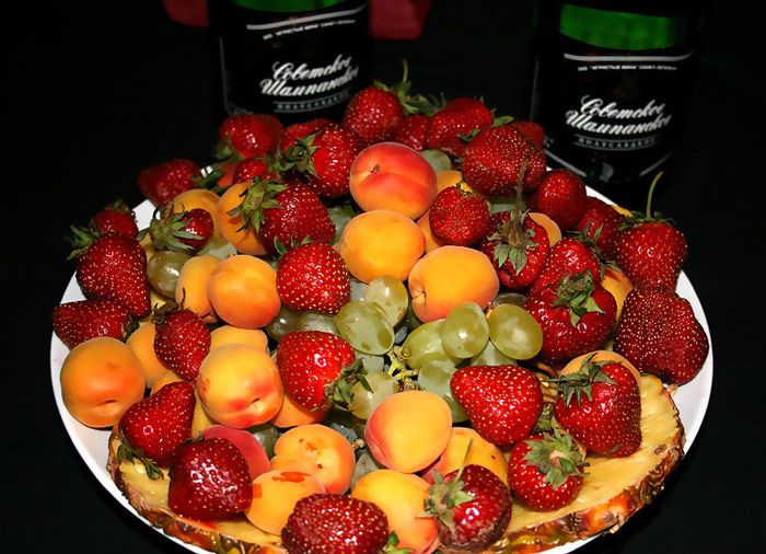 File:Basket of Fruits (Armenia).jpg