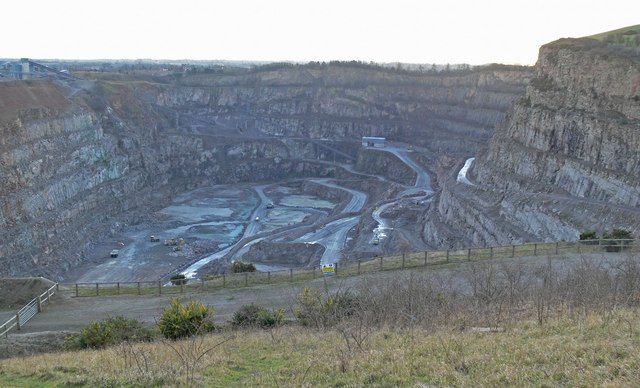 File:Croft Quarry - geograph.org.uk - 681324.jpg