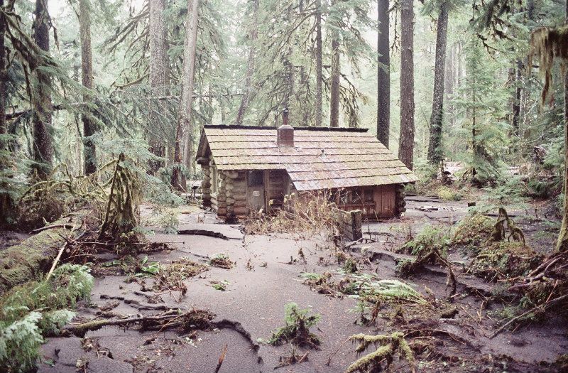 File:Ipsut Creek Patrol Cabin with flood debris.JPG