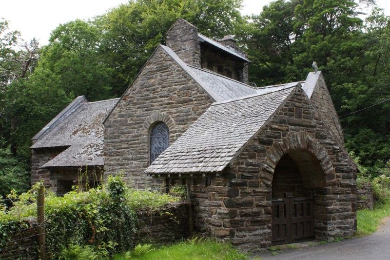 File:St. Philips, Caerdeon (geograph 2669310).jpg