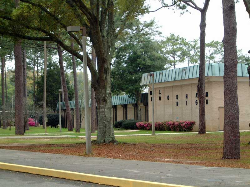 File:Woodham High School.jpg