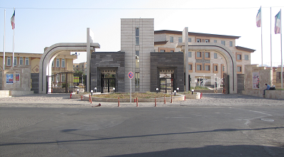 File:سردرب دانشگاه پیام نور مرکز زنجان.png