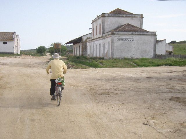 File:Arraiolos train station.jpg