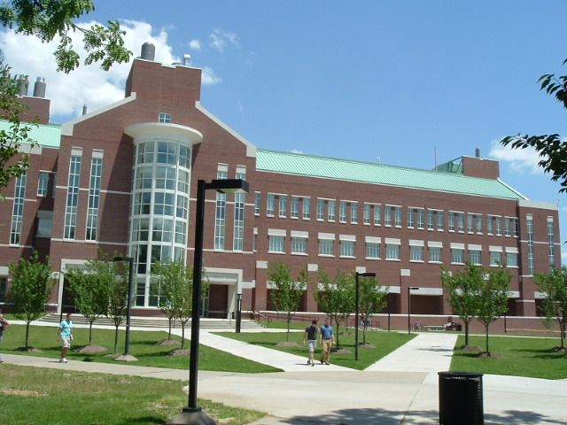 File:Belknap Research Building, University of Louisville (1058).jpg