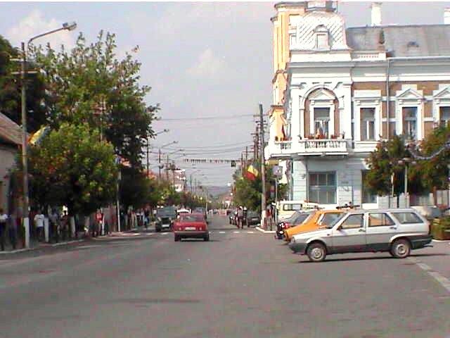 File:Gherla Strada Principala.jpg