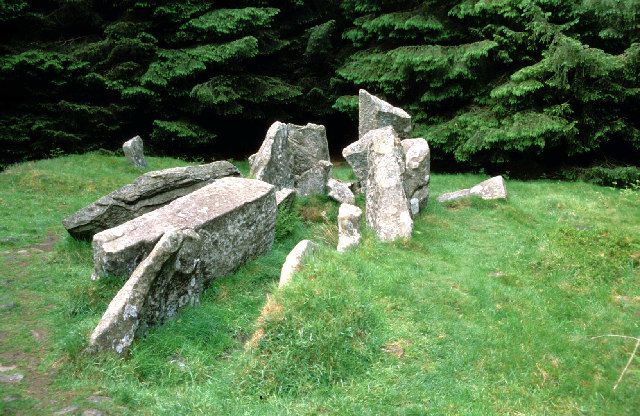 File:Giants Graves - geograph.org.uk - 90252.jpg