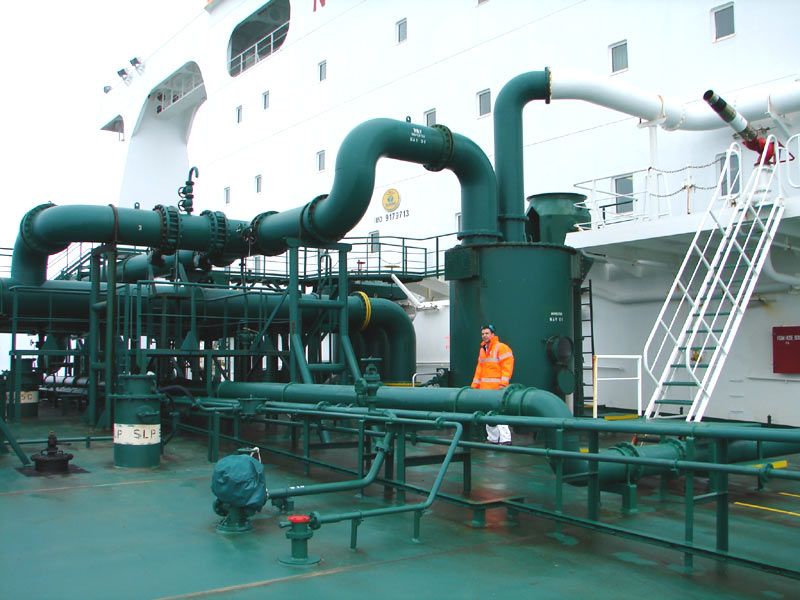 File:Inert gas pipe on an oil tanker.jpg