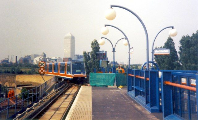 File:Island Gardens DLR station in 1992.jpg