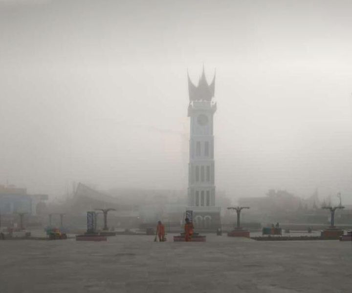 File:Kabut Jam Gadang 2019.jpg