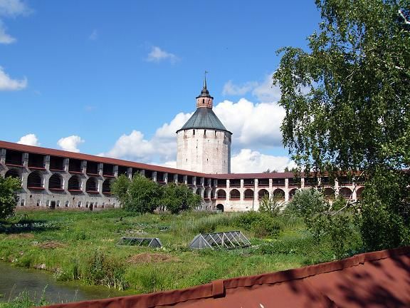 File:Kirillo-Belozersky Monastery - Tower.jpg