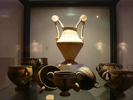 File:Messapian pottery.JPG