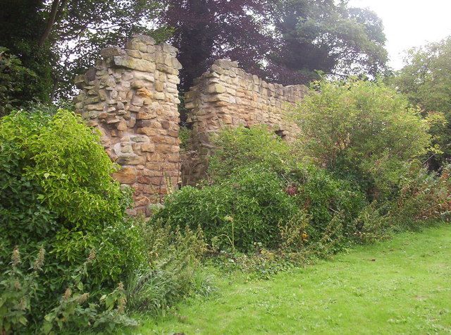 File:Morpeth Castle Walls.jpg