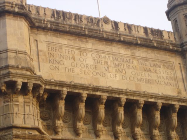 File:Writing on the Gateway of India.jpg