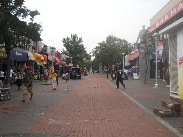 File:165th Street Mall.JPG