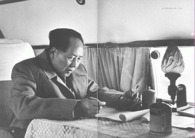 File:1957 Mao Zedong on airplane.jpg