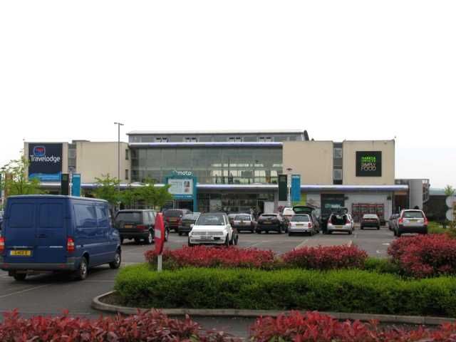 File:Castle Donington services.jpg