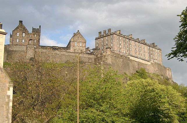 File:Castle of Edinburgh.jpg