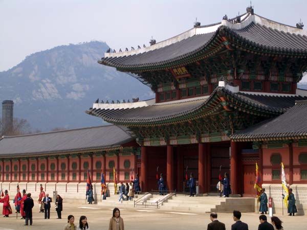 File:Korean royal palace entrance.jpg