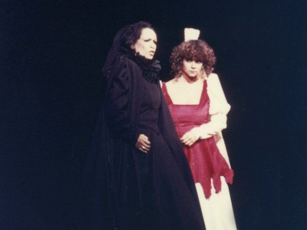 File:Aida y Laura.jpg