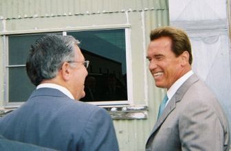 File:Chuck Poochigian and Arnold Schwarzenegger (2006).jpg