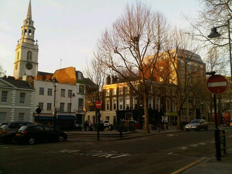 File:Clerkenwell Green, Londra.jpg