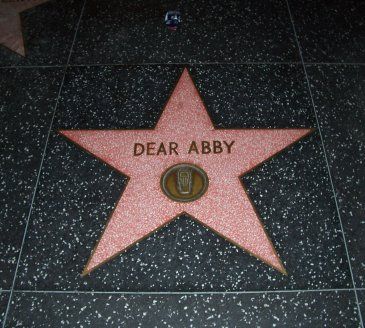 File:Dear Abby Walk of Fame 4-20-06.jpg