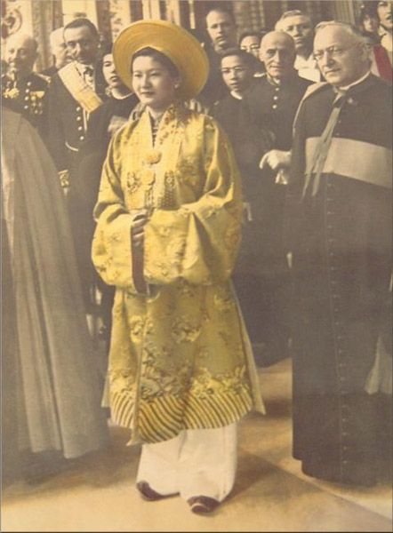 File:Empress Nam Phuong.jpg