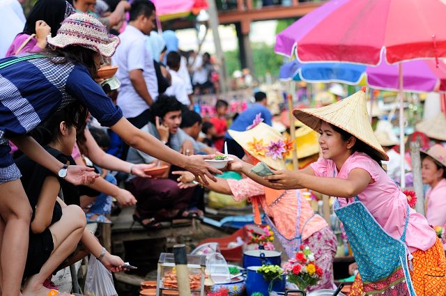 File:Hat-Yai-Klonghae-Floating-Market 09.jpg