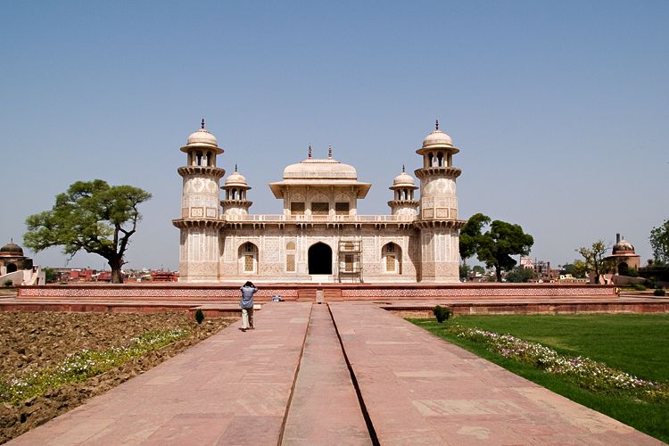 File:Itimat-ud-Daula-agra.jpg