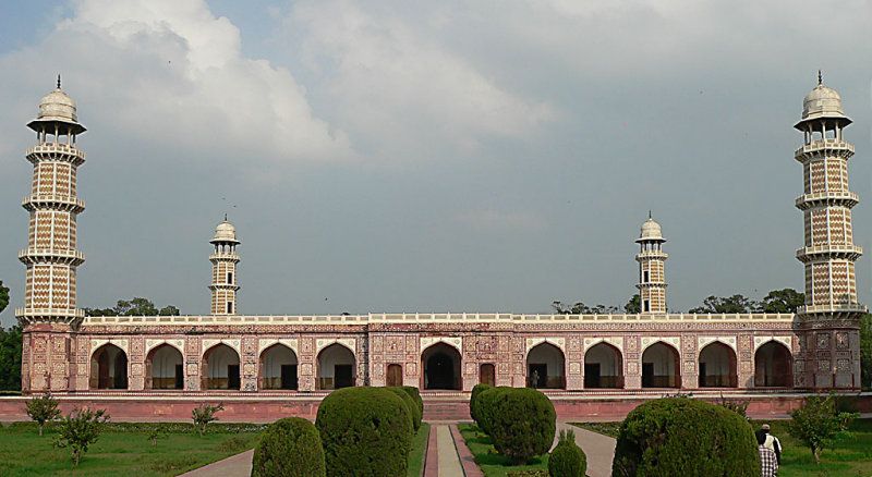 File:Jahangir's Tomb.jpg