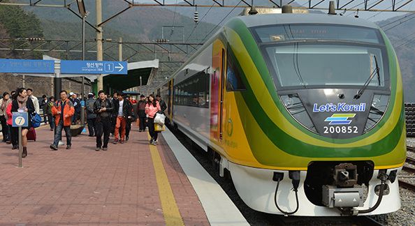 File:O-train In mindungsan station.JPG