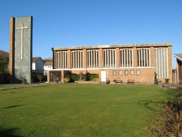 File:St. David's Church Penrhyn Bay 2248954 3dbec13d.jpg