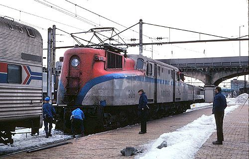 File:Broadway Limited at Harrisburg, January 26, 1978.jpg