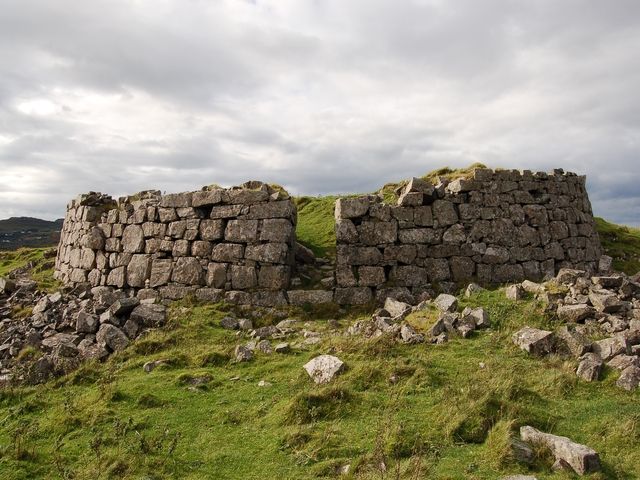 File:Dun Ardtreck - geograph.org.uk - 250463.jpg