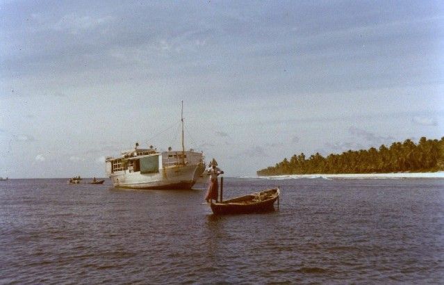 File:Fua Mulaku-boat arrival.jpg