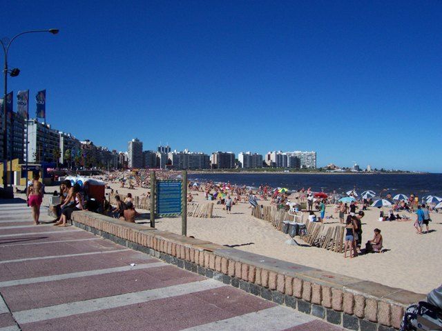 File:Playa Pocitos.jpg