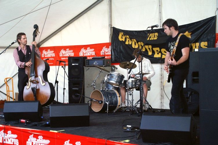 File:The-Groovesmiths-Live-Curtin.JPG