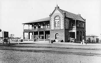 File:Bahnhof Okahandja 1903.jpg