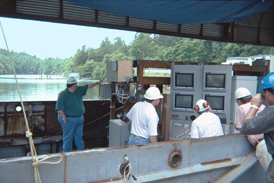 File:Barge test preparation.jpg