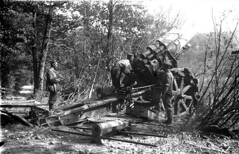 File:Bundesarchiv Bild 104-0145, Argonnen, Haubitzenstellung.jpg