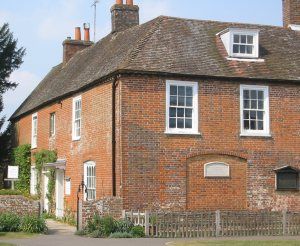 File:Chawton-Austen-House.jpg