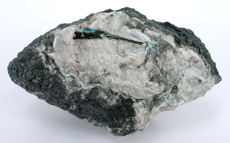 File:Chloroxiphite-Diaboleite-Mendipite-154926.jpg