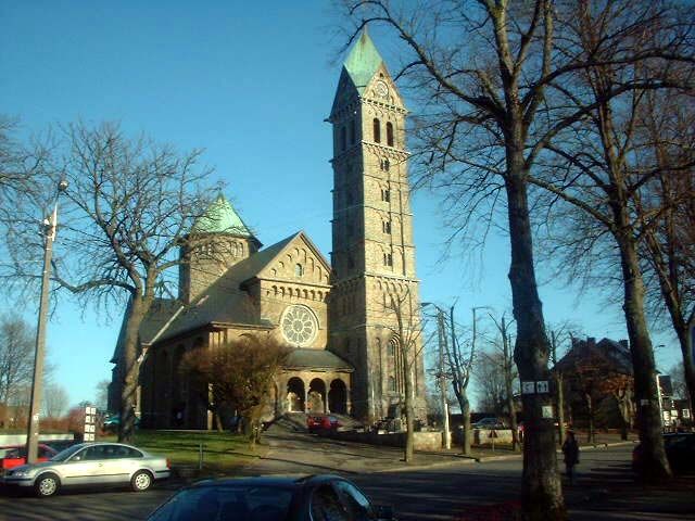 File:Eglise Bütgenbach 1.jpg