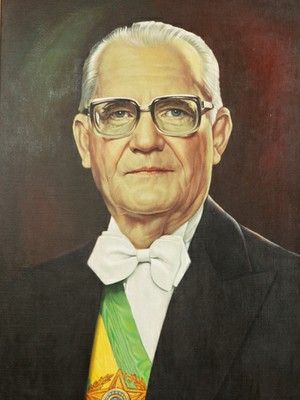 File:Geisel-colour-president.jpg